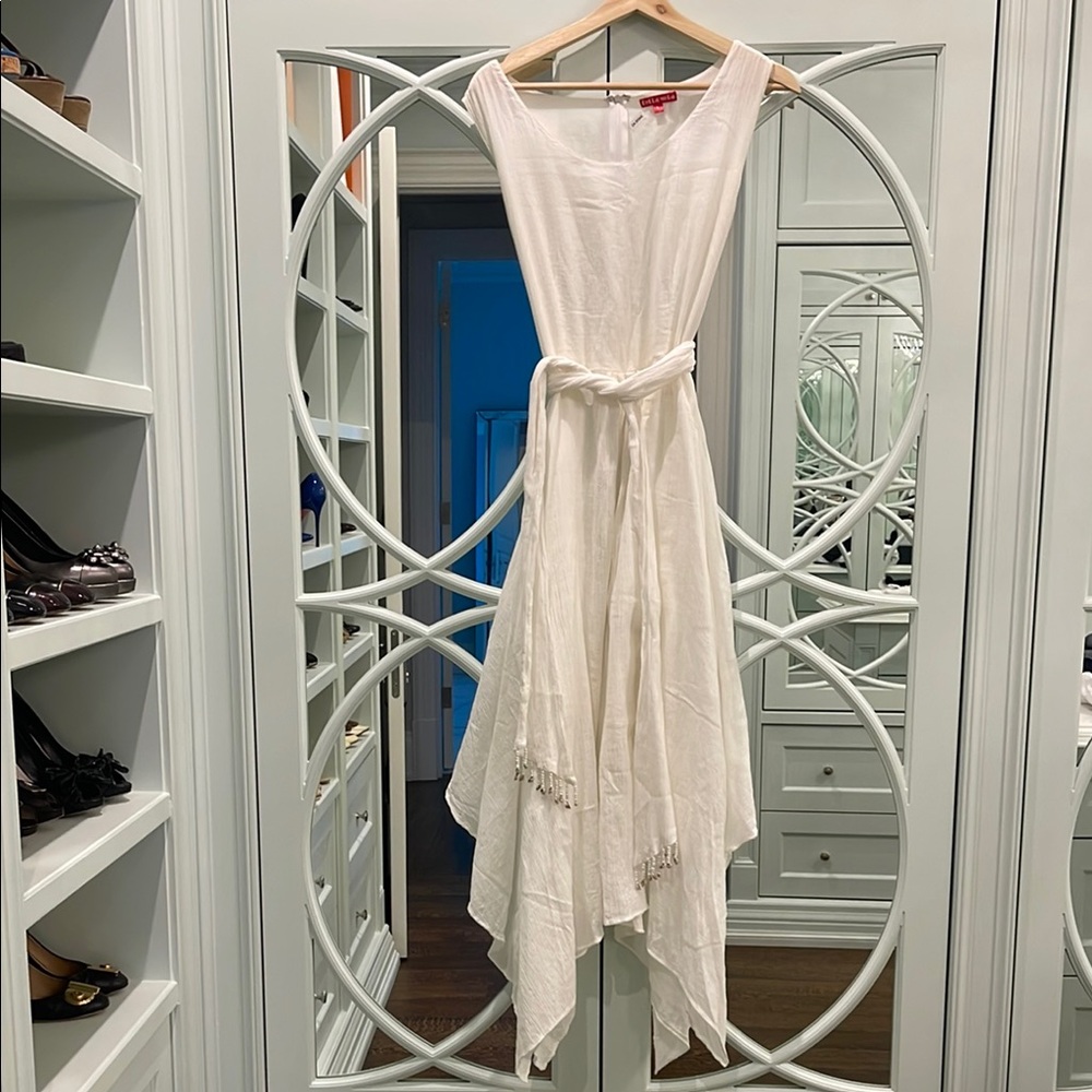 Elegant White Cotton Sleeveless Dress